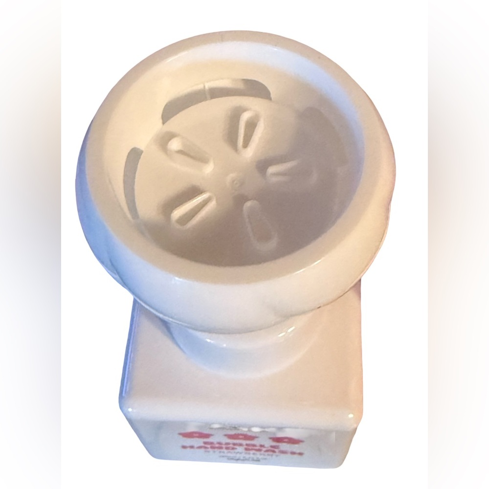 Flower Stamp On-Hand Strawberry Hand Wash NWT White Flowered Soap Quantity of 2 - Picture 7 of 7